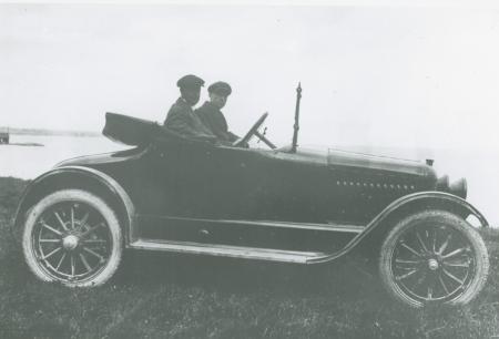 McLaughlin-Buick down at the lake, c. 1915